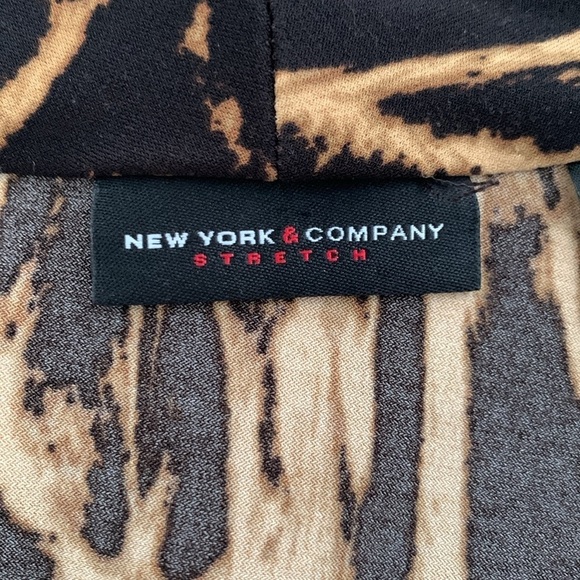 New York & Co Stretch Deep V-Neck Animal Print Blouse w/3/4 Sleeves. Size Large - Picture 7 of 12